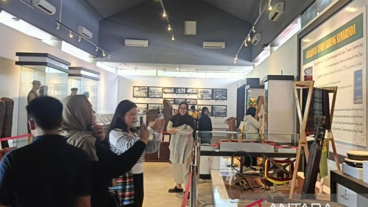 Museum Kota Samarinda dipadati pengunjung, terutama pelajar, di awal liburan Ramadhan, menawarkan sejarah dan budaya Samarinda untuk generasi mendatang.