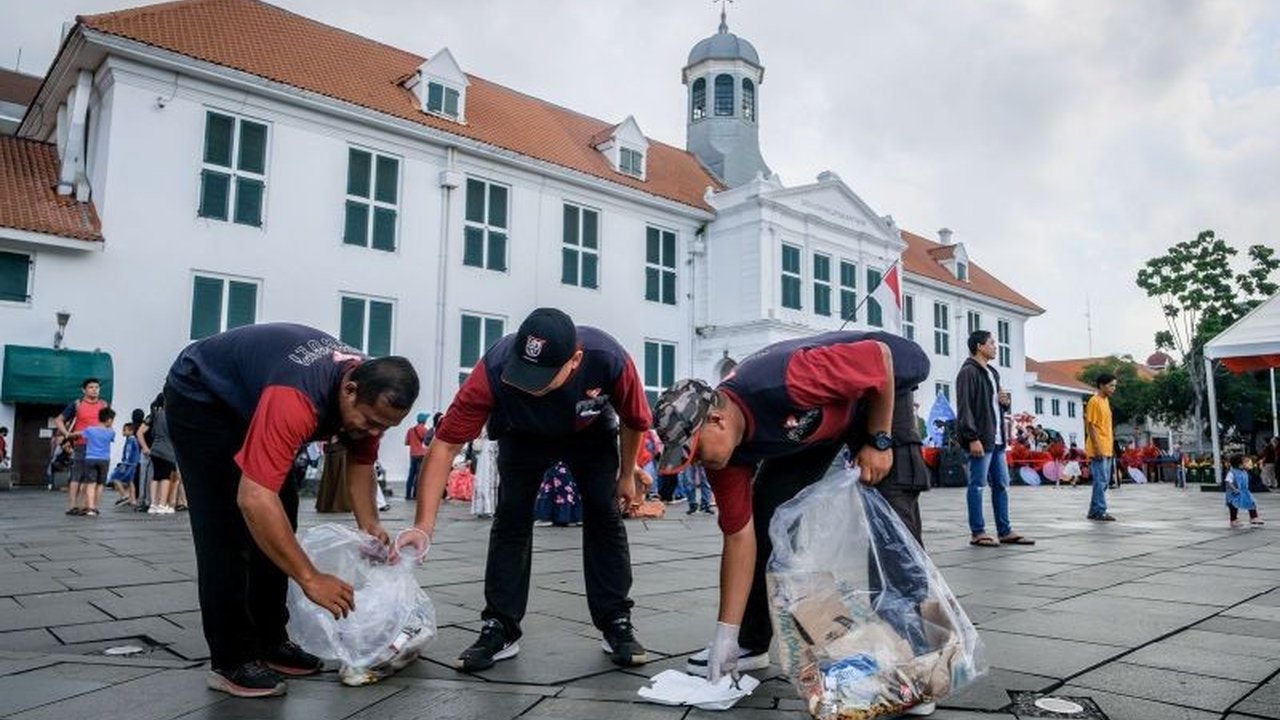 Wakil Menteri Pariwisata, Ni Luh Puspa, menekankan pentingnya Gerakan Wisata Bersih sebagai aksi nyata untuk menjaga kebersihan dan keberlanjutan destinasi wisata Indonesia di tahun 2025, serta mendorong ekonomi sirkular.