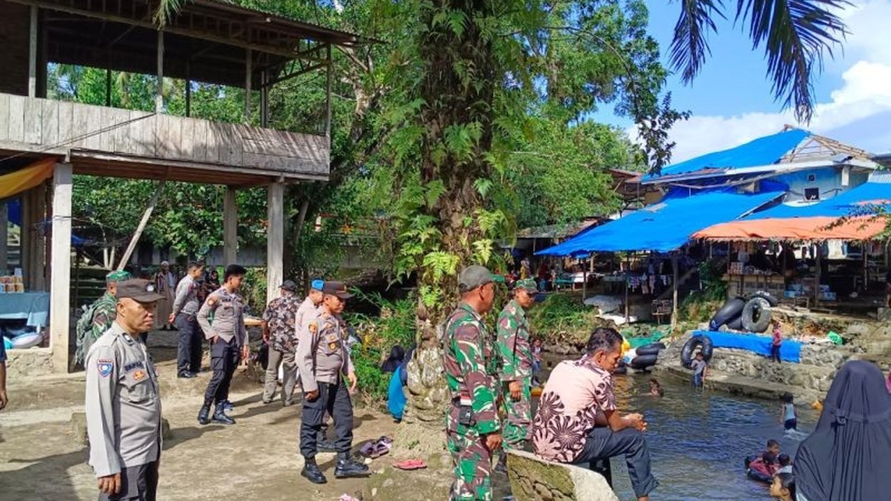 Kepolisian Resor Pasaman Barat mengamankan tradisi Balimau, mandi bersama jelang Ramadhan, di berbagai lokasi wisata air, memastikan kelancaran dan keamanan acara tersebut.