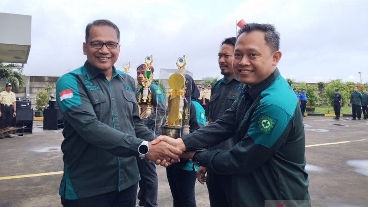 PT Pura Kudus sukses mempertahankan penghargaan Bendera Emas K3 selama 27 tahun berturut-turut, berkat komitmen perusahaan dan budaya keselamatan yang kuat di lingkungan kerja.