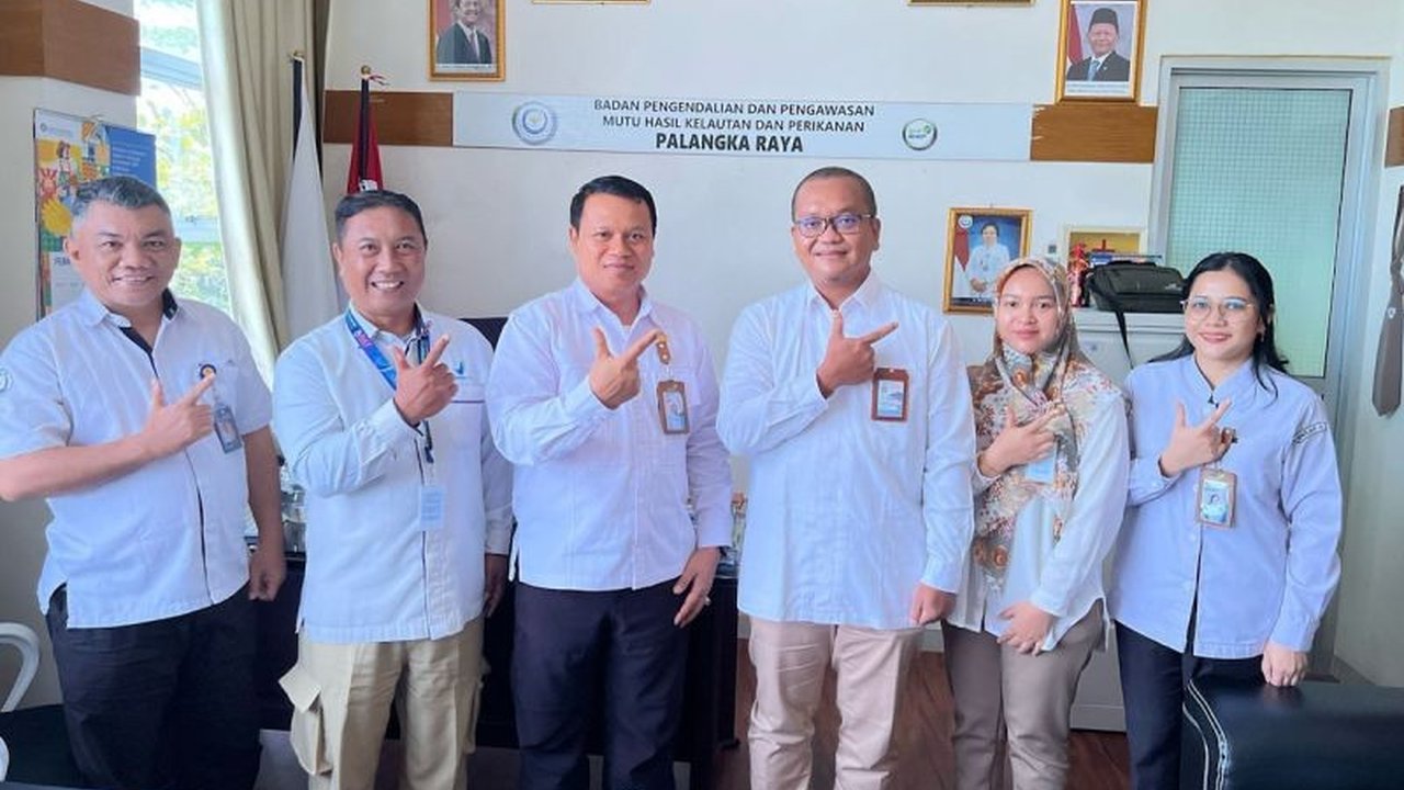 Kementerian Kelautan dan Perikanan (KKP) serta Badan Pengawasan Obat dan Makanan (BPOM) bersinergi mengawasi mutu produk perikanan selama Ramadan dan Idul Fitri 2025 untuk menjamin keamanan pangan.
