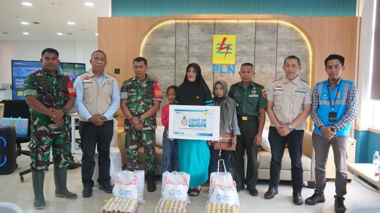 PT PLN (Persero) melalui YBM PLN menyalurkan 20 paket sembako kepada anak yatim dan duafa di Bone dan Maros, Sulawesi Selatan, sebagai wujud kepedulian menjelang Ramadhan.