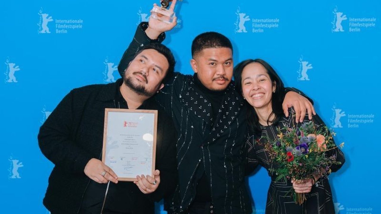 Film pendek Indonesia 'Little Rebels Cinema Club' karya Khozy Rizal memenangkan penghargaan Crystal Bear di Festival Film Internasional Berlinale 2025, mengharumkan nama perfilman Indonesia di kancah internasional.