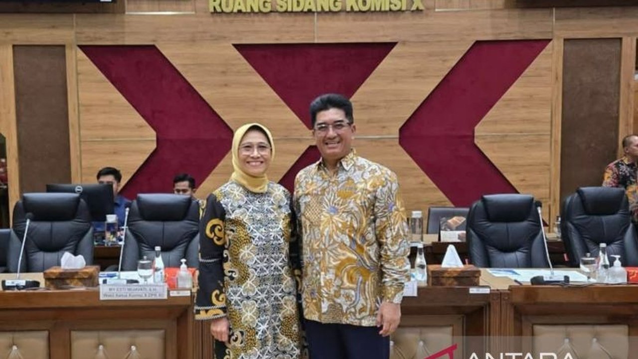 Ketua Komisi X DPR RI, Hetifah Sjaifudian, menegaskan sikap Dewan Guru Besar UI terkait disertasi Bahlil Lahadalia bukan representasi resmi universitas dan meminta klarifikasi dari Rektor UI.