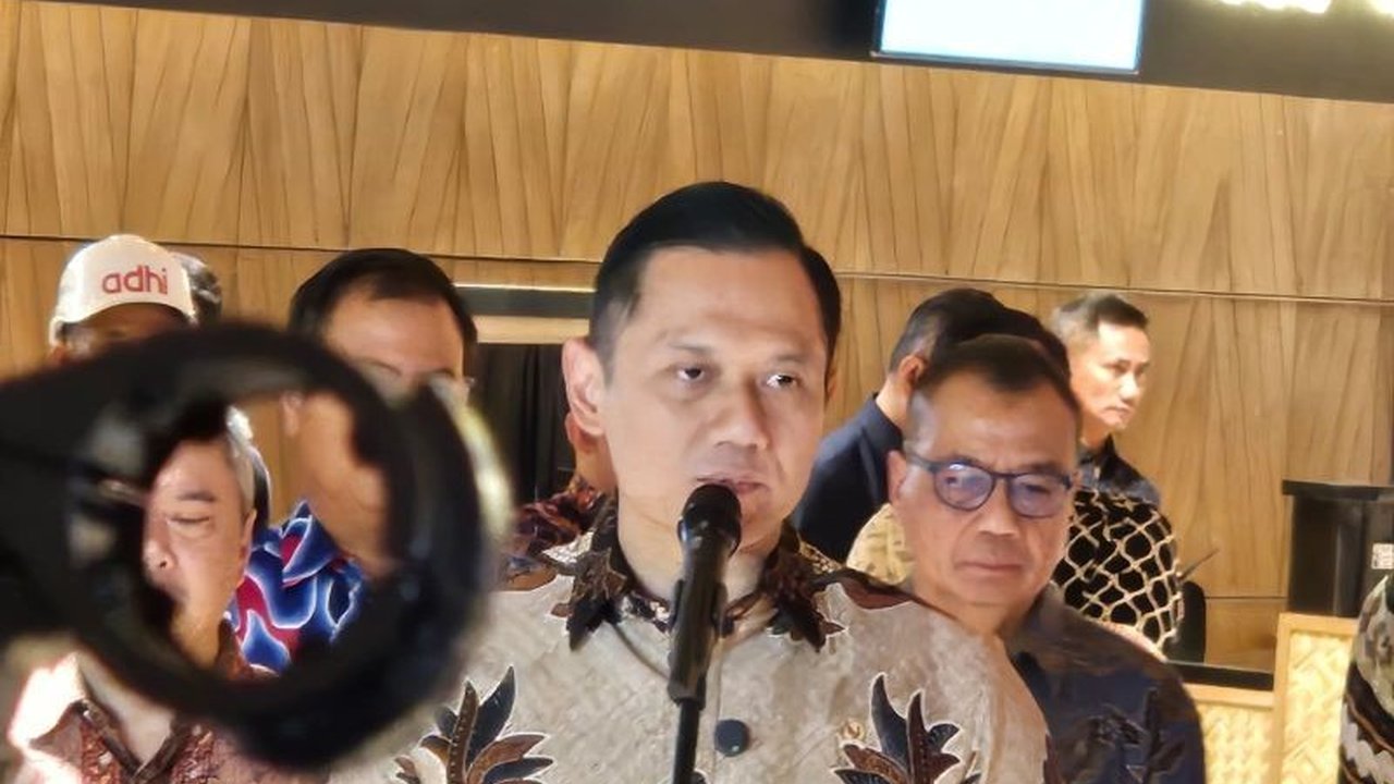 Jelang Lebaran 2025, pemerintah resmi turunkan harga tiket pesawat hingga 14 persen dan tarif tol 20 persen untuk memudahkan masyarakat mudik.