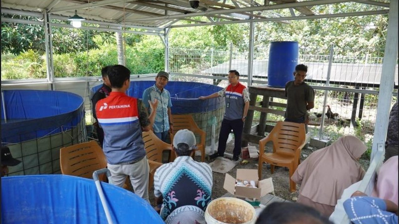 PT Kilang Pertamina Internasional Unit Dumai membantu nelayan di Kelurahan Mundam, Riau, dengan teknologi bioflok untuk budidaya ikan nila, mendukung swasembada pangan dan mengurangi emisi karbon.