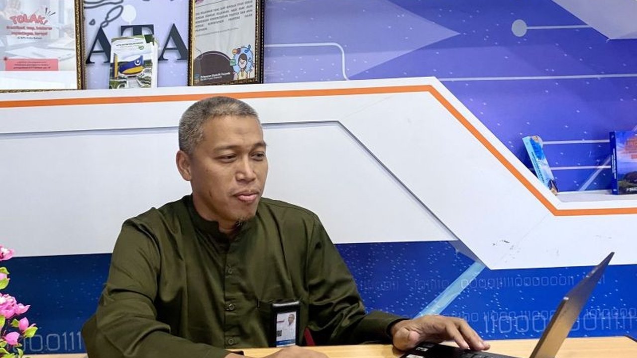 Tingkat Pengangguran Terbuka (TPT) di Batam terus menurun dalam tiga tahun terakhir, mencapai 7,68 persen di tahun 2024, diiringi kenaikan UMK dan jumlah pekerja.