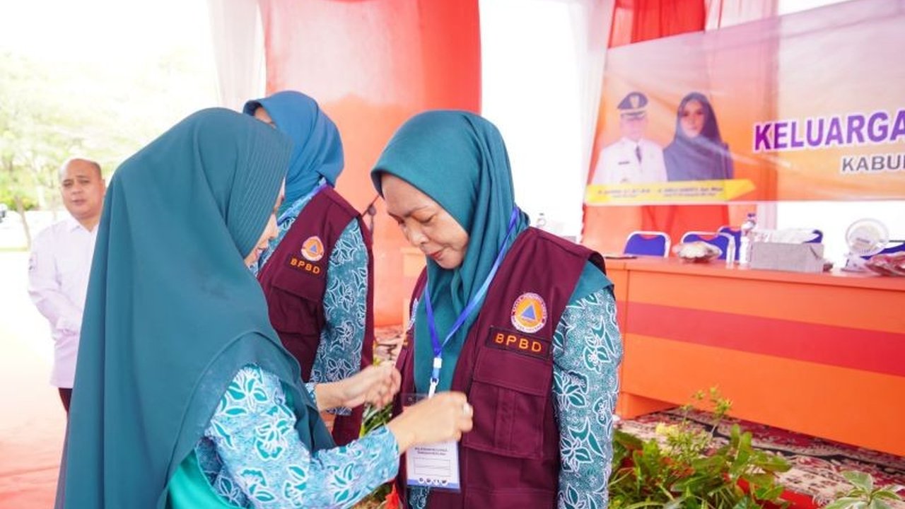 BPBD OKU Timur menggelar Pelatihan Keluarga Tanggap Bencana (Katana) 2025 untuk meningkatkan kesiapsiagaan menghadapi bencana alam seperti banjir, puting beliung, dan kebakaran hutan.