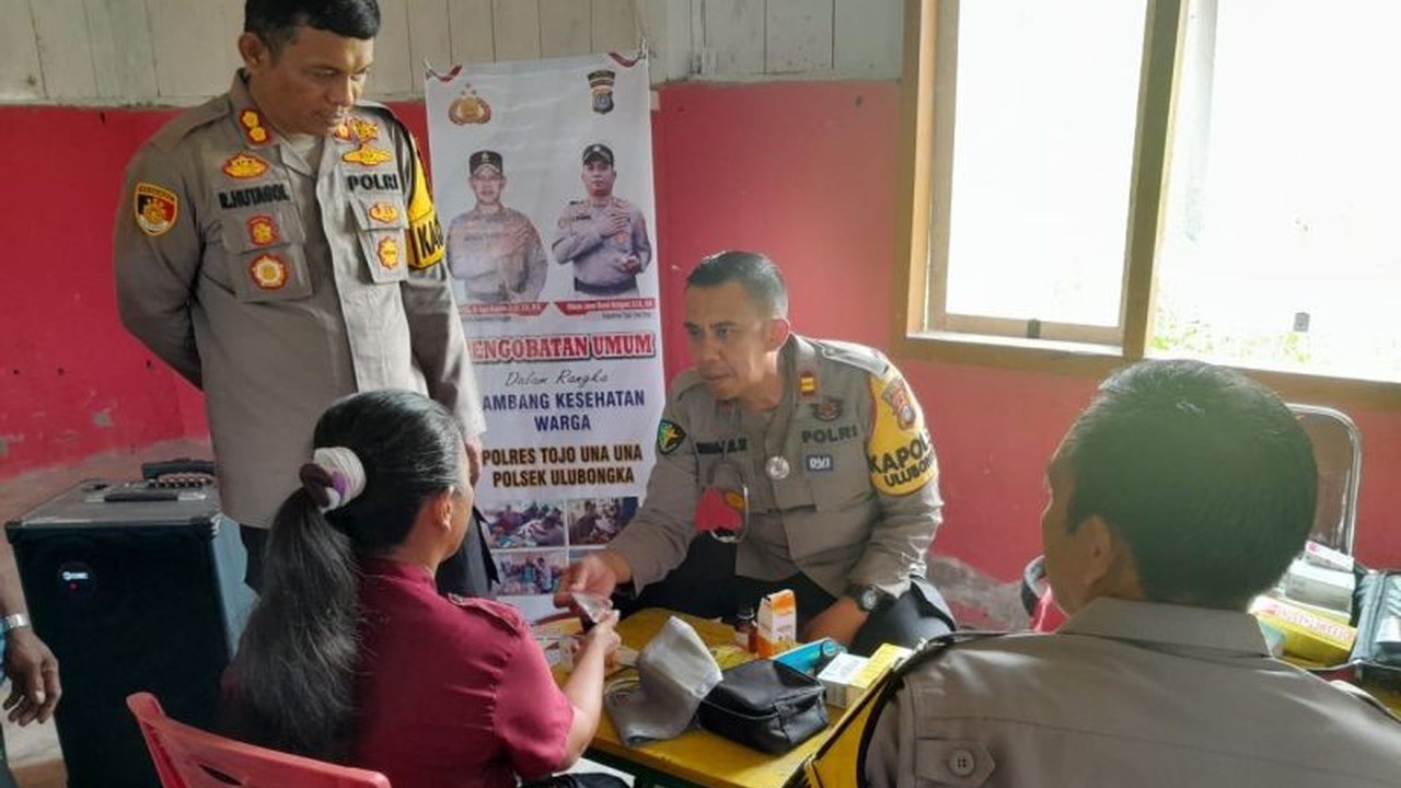 Polres Tojo Una-Una melaksanakan bakti sosial di Desa Uematopa, Kabupaten Tojo Una-Una, Sulawesi Tengah, berupa pembagian sembako dan pengobatan gratis untuk mempererat silaturahmi dan membantu warga menyambut Ramadhan.