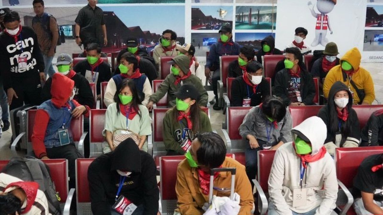 Kepulangan 84 PMI korban penipuan online di Myanmar menjadi peringatan pentingnya mencari kerja di luar negeri melalui jalur resmi dan memiliki perjanjian kerja yang sah.