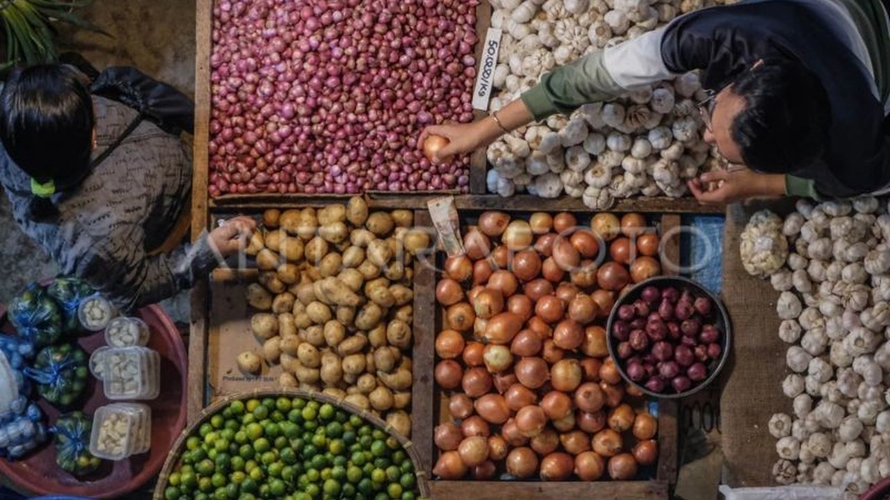 Pemerintah DIY menggelar pasar murah di berbagai lokasi untuk menstabilkan harga sembako selama Ramadhan 2025, dengan fokus pada komoditas seperti beras, telur, minyak goreng, bawang merah, dan bawang putih.