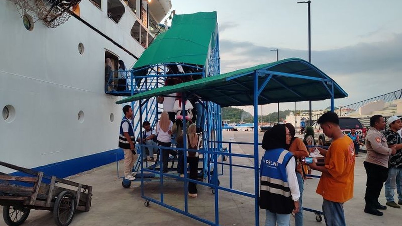 PT Pelni Labuan Bajo gencar mengkampanyekan aplikasi Pelni Mobile untuk pembelian tiket guna memudahkan warga dan menghindari calo, terutama menjelang Lebaran.