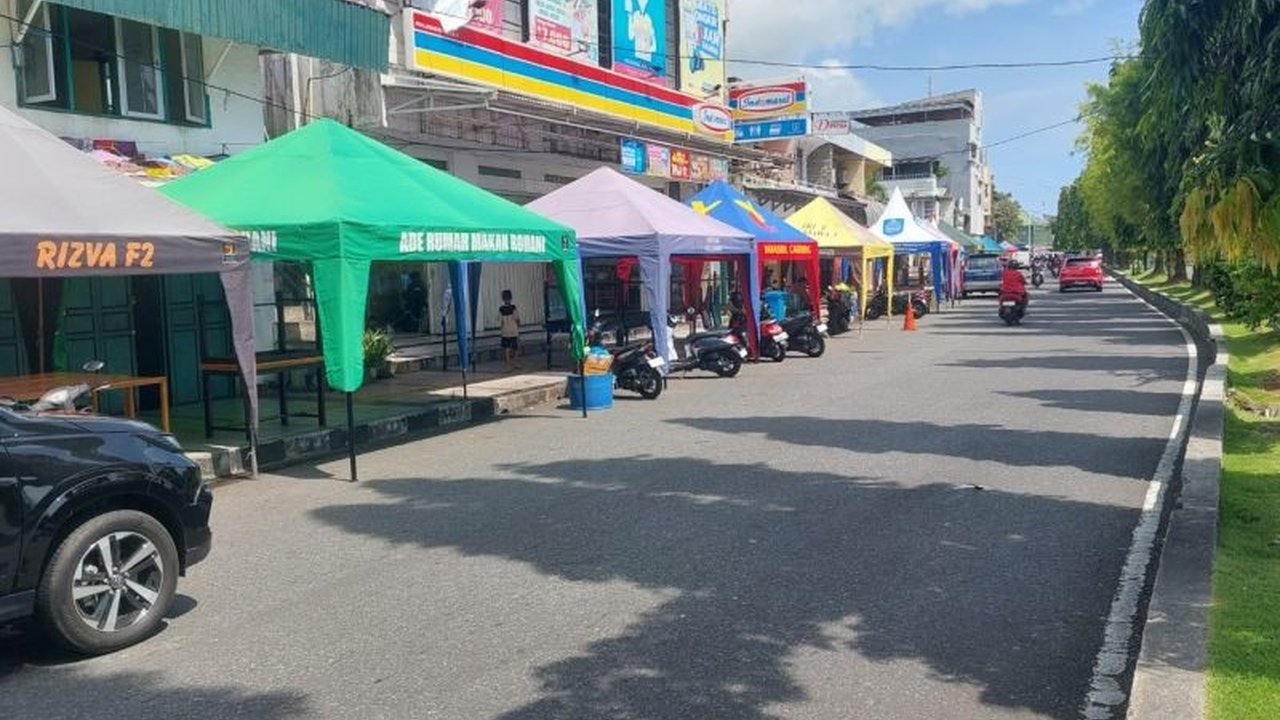 Pemerintah Kota Ternate menyiapkan lapak bagi pedagang musiman selama Ramadhan 2025 untuk menunjang perekonomian, dengan pengawasan dari Disperindag dan penegakan harga oleh Polda Maluku Utara.