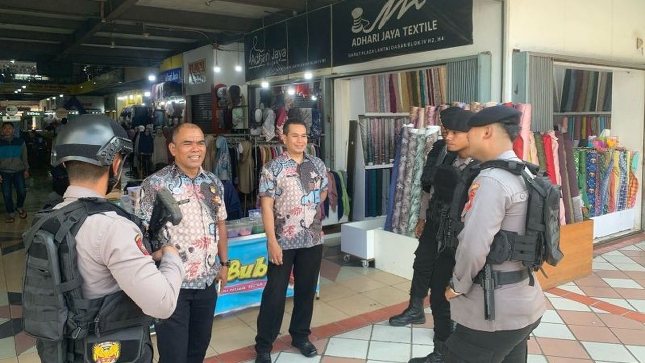 Polres Garut meningkatkan patroli gabungan untuk mencegah kejahatan dan gangguan ketertiban umum selama Ramadhan, menciptakan suasana aman dan nyaman bagi masyarakat beribadah.