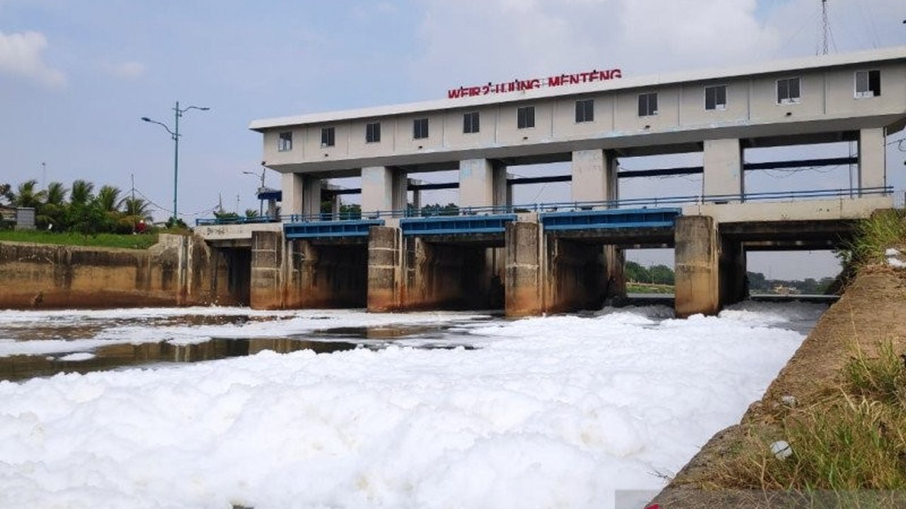 Penerapan teknologi pengolahan limbah cair di Jakarta menjadi keharusan untuk menjaga kesehatan lingkungan, didukung regulasi dan potensi bisnis yang besar di Indonesia.