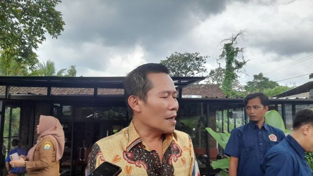 Anggaran baju dinas anggota DPRD Kota Serang tetap terjaga meski pemerintah pusat mendorong efisiensi APBD, pemangkasan difokuskan pada perjalanan dinas dan kegiatan seremonial.