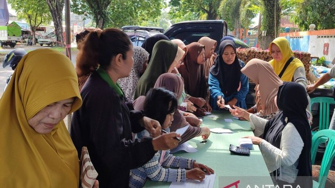 Pemerintah Kota Bengkulu menggelar pasar murah selama 10 hari pertama Ramadhan 1446 H untuk menstabilkan harga bahan pokok dan menekan inflasi menjelang Idul Fitri.