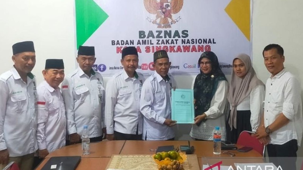 Baznas Kota Singkawang menetapkan besaran zakat fitrah Ramadhan 1446 H sebesar 2,7 kg beras atau sejumlah uang yang setara, bervariasi tergantung jenis beras yang dikonsumsi.