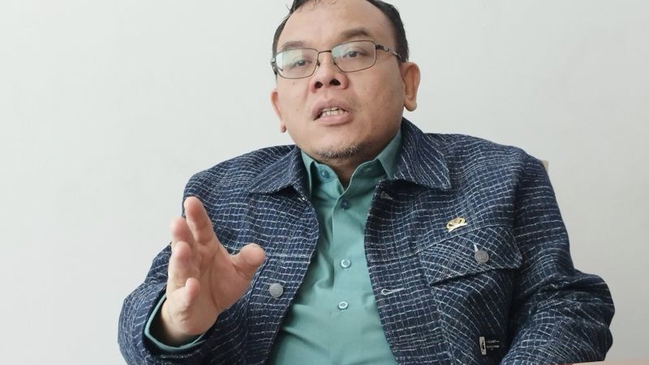 Komisi VII DPR RI mengusulkan penggabungan TVRI, RRI, dan ANTARA untuk meningkatkan efisiensi dan kesejahteraan pekerja, serta konsolidasi informasi resmi pemerintah.