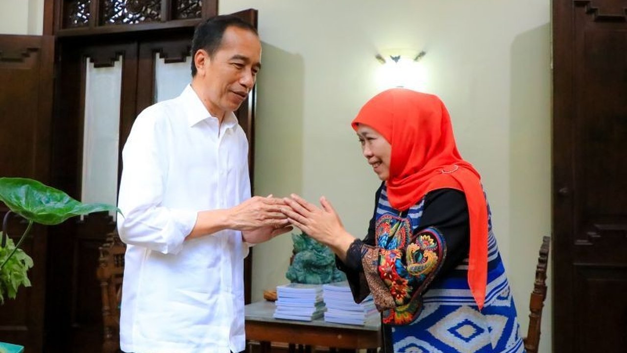 Gubernur Khofifah dan Wagub Emil Dardak melakukan silaturahmi dengan Presiden Jokowi di Surakarta, membahas strategi kepemimpinan, hilirisasi industri, dan penguatan sektor agro di Jawa Timur.