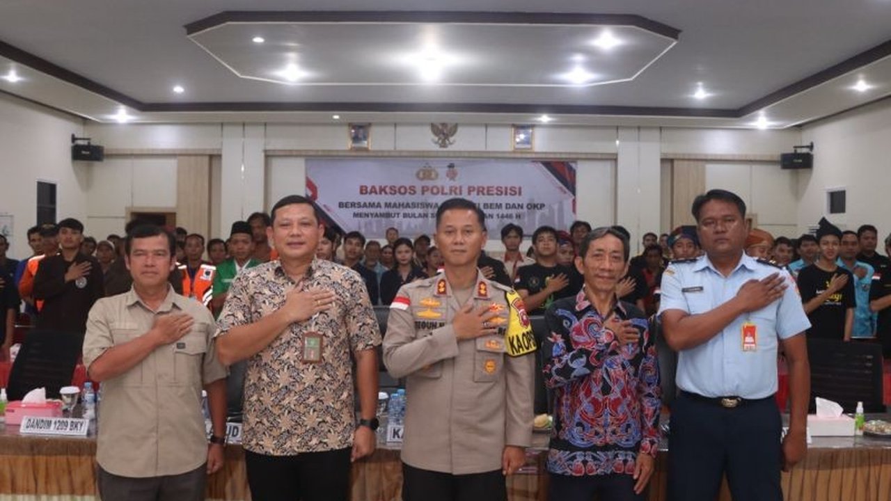 TNI dan Polri di Bengkayang, Kalimantan Barat, perkuat solidaritas untuk memberikan rasa aman dan nyaman kepada warga selama Ramadhan, termasuk melalui patroli dan bakti sosial.