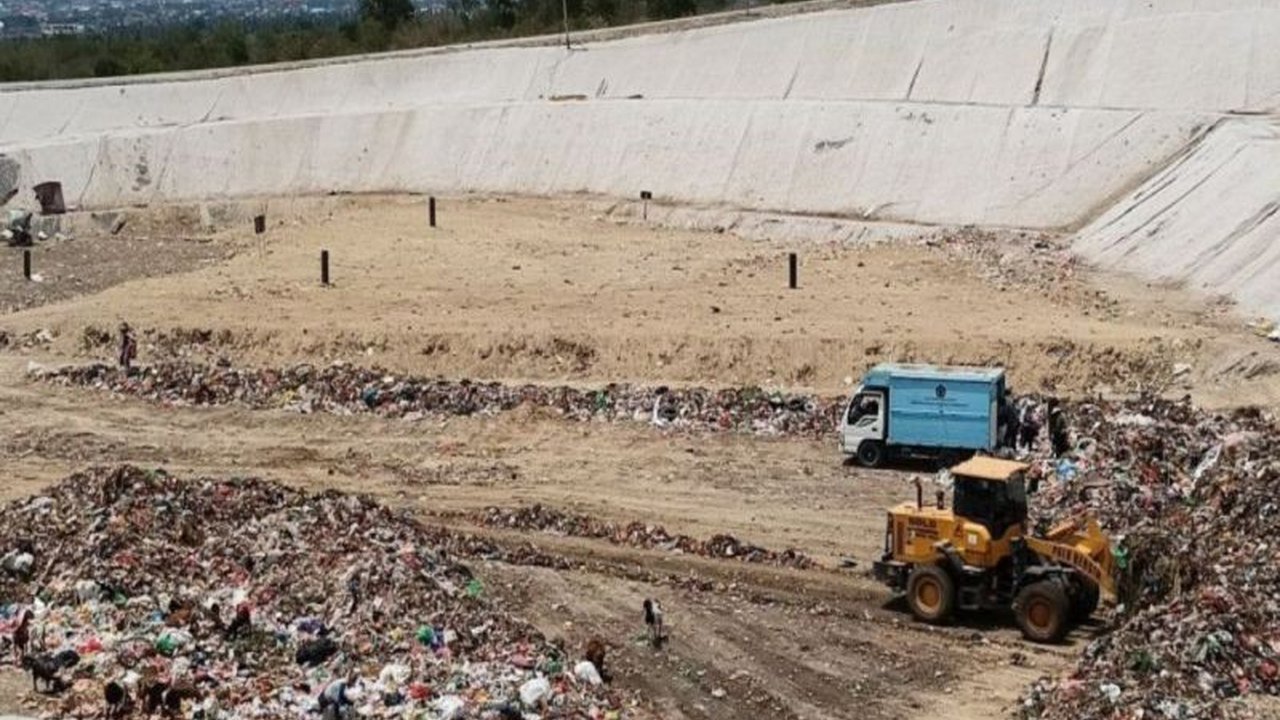Anggota DPRD Sulbar mengunjungi Sulteng untuk mempelajari teknologi pirolisis pengolahan sampah yang mampu mengubah sampah plastik menjadi BBM, guna meningkatkan pengelolaan sampah di Sulbar.