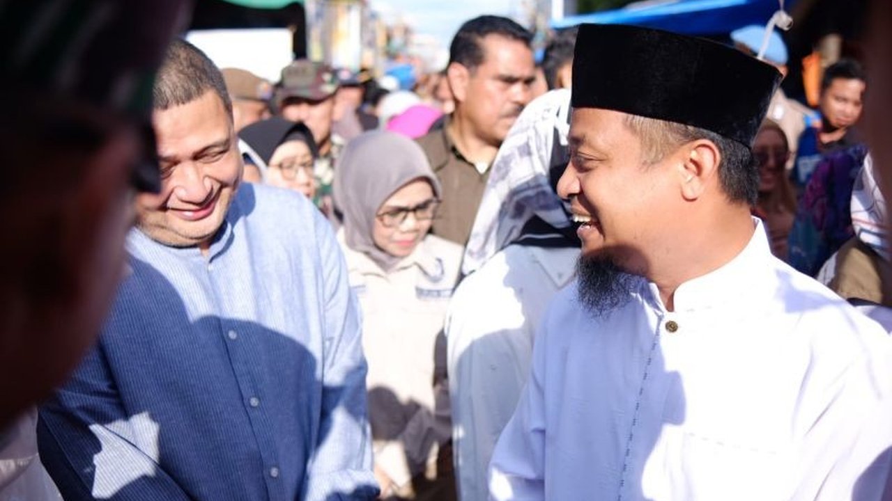 Gubernur Sulsel, Andi Sudirman Sulaiman, memastikan stok beras Bulog aman hingga Ramadan, mencapai 184 ribu ton dan ditargetkan meningkat hingga 509 ribu ton, meskipun harga cabai rawit merah mengalami kenaikan signifikan.
