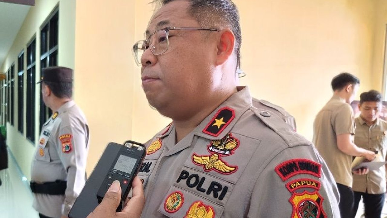 Satgas Damai Cartenz memburu Penihas Heluka, pimpinan KKB Yahukimo, yang melarikan diri dari Lapas Wamena bersama enam rekannya setelah membobol pagar penjara.