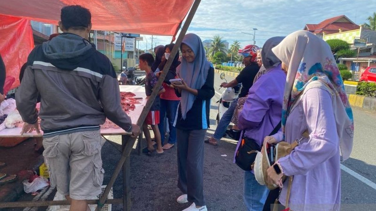 Kabupaten Mukomuko, Bengkulu, potong 30 sapi dan kerbau untuk memenuhi tradisi makan daging menyambut Ramadhan 1446 H, dengan pengawasan ketat terhadap kesehatan dan kehalalan daging.