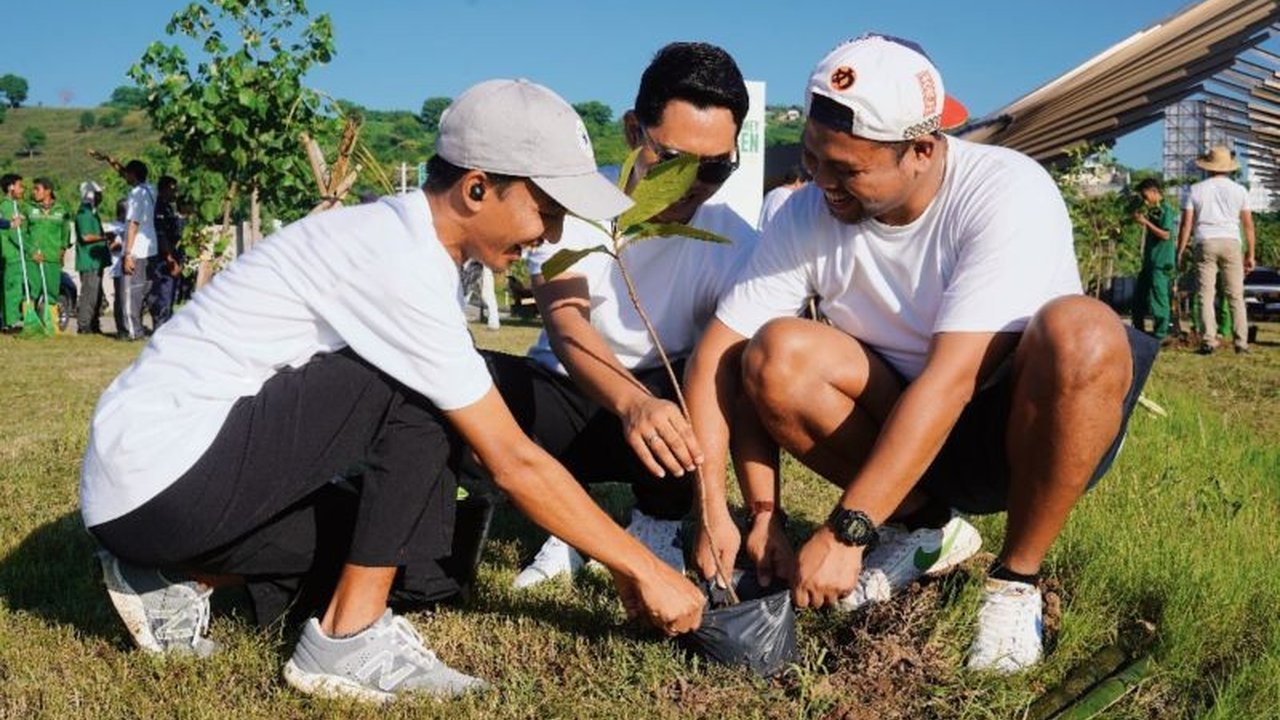 ITDC, melalui program InJourney Green, melakukan penanaman pohon di KEK Mandalika sebagai komitmen terhadap pembangunan pariwisata hijau dan berkelanjutan di Lombok, NTB.