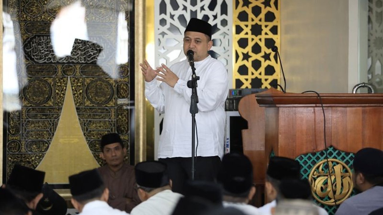 Wali Kota Makassar meresmikan Masjid Barakatul Ilham di Jalan Topaz pada 1 Ramadhan 1446 H, menandai awal yang baik bagi pemerintahan dan menunjukkan kepedulian masyarakat terhadap sarana ibadah.