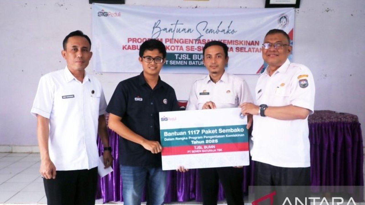 PT Semen Baturaja (SMBR) menyalurkan 1.117 paket sembako untuk warga OKU, Sumatera Selatan, sebagai bentuk komitmen perusahaan dalam mendukung pemerataan ekonomi dan pemberantasan kemiskinan.