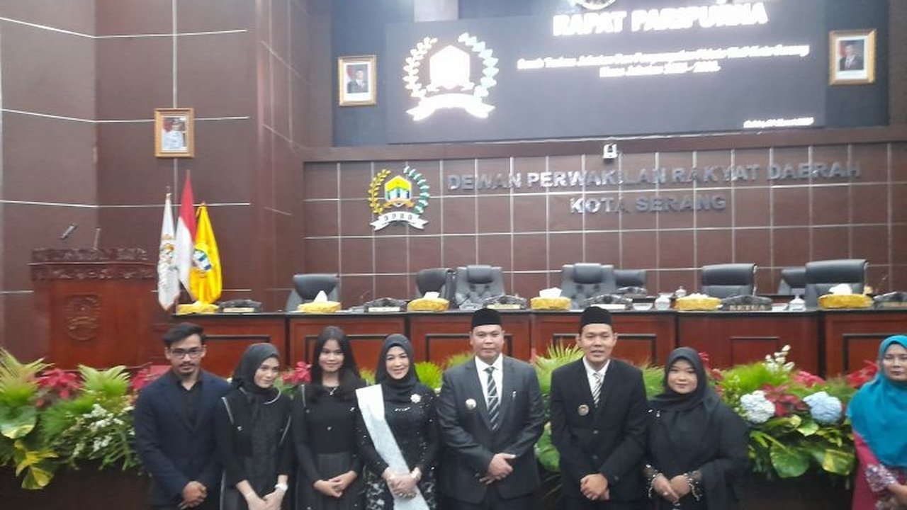 Wali Kota Serang, Budi Rustandi, berkomitmen menyelesaikan masalah sekolah rusak, kemiskinan, sampah, dan infrastruktur dalam program prioritas 100 hari kerjanya.