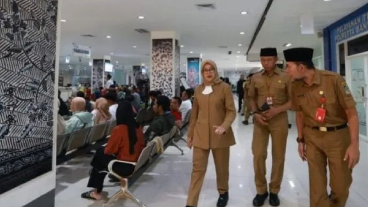 Pemerintah Kabupaten Banyuwangi menyesuaikan jam kerja ASN dan layanan publik selama Ramadhan 1446 H untuk meningkatkan efektivitas kinerja dan pelayanan.