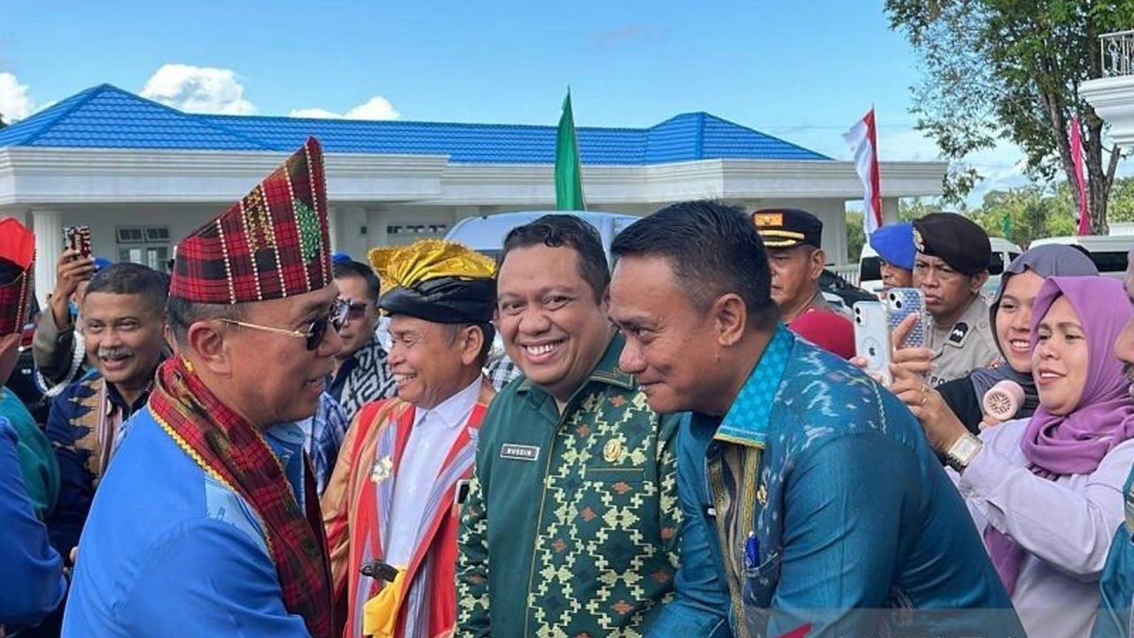 Gubernur Sulawesi Tenggara, Andi Sumangerukka, menegaskan tidak akan merombak OPD dan akan fokus pada evaluasi kinerja serta penegakan integritas para kepala OPD.