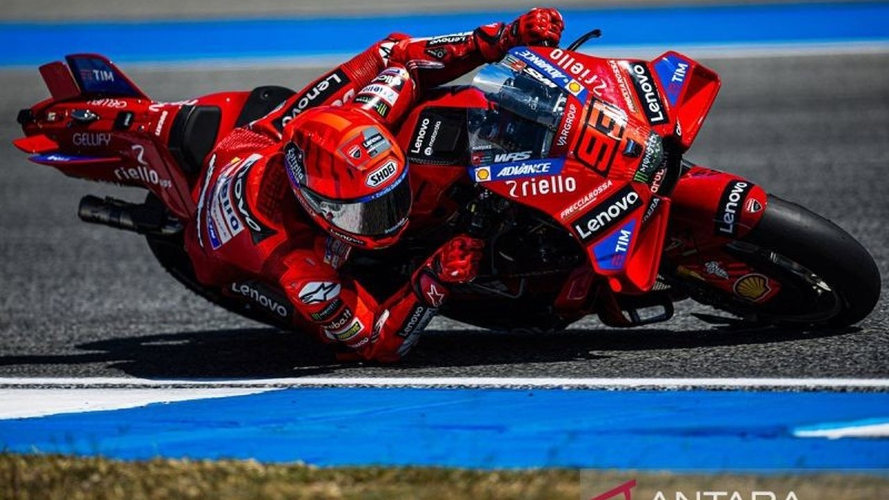 Marc Marquez memulai debutnya bersama Ducati dengan gemilang, memenangkan balapan Sprint MotoGP Thailand dan memimpin klasemen sementara.