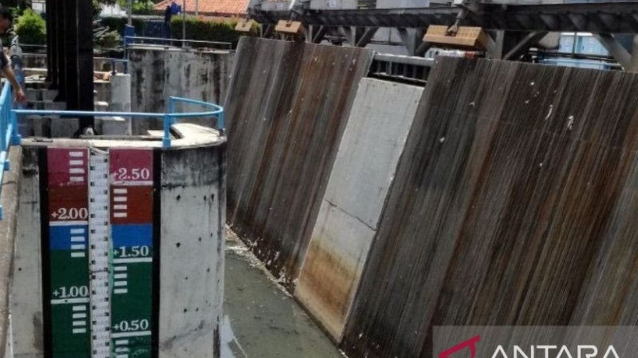 BPBD DKI Jakarta mengumumkan status Siaga 2 untuk Pintu Air Pasar Ikan akibat kenaikan tinggi muka air hingga 202 cm, mengancam beberapa wilayah di Jakarta Utara.