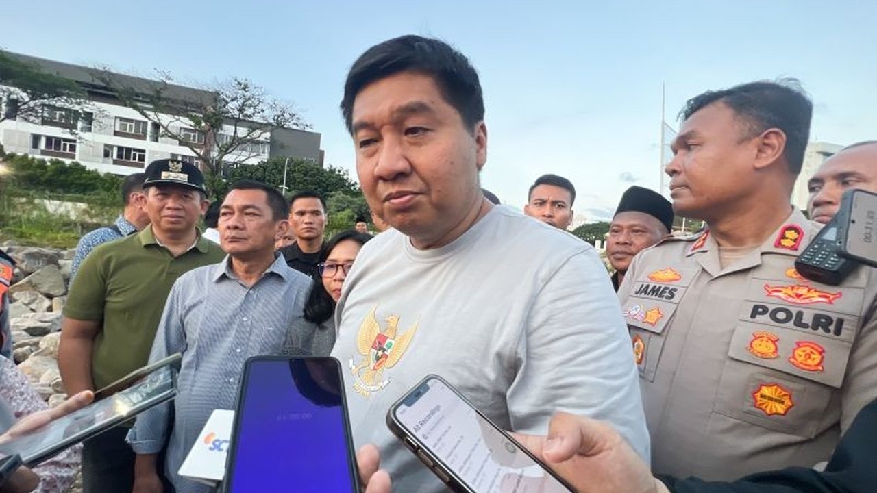 Menteri Perumahan dan Kawasan Permukiman (PKP) mendesak Pemda DKI Jakarta segera menetapkan lokasi pembangunan jalan akses Kapuk Raya-PIK 1 untuk menghindari penggusuran warga.