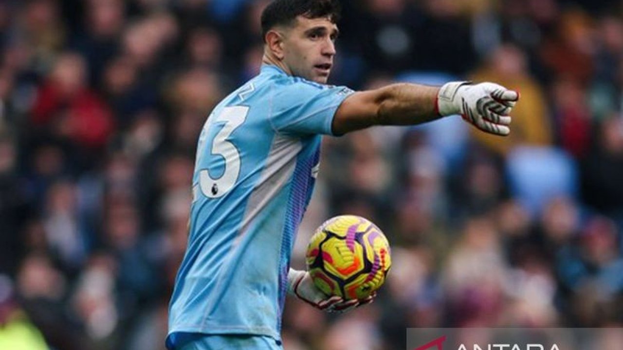 IFAB resmi mengubah aturan sepak bola; kiper yang menahan bola lebih dari 8 detik akan dihukum tendangan sudut, mulai Juli 2025.