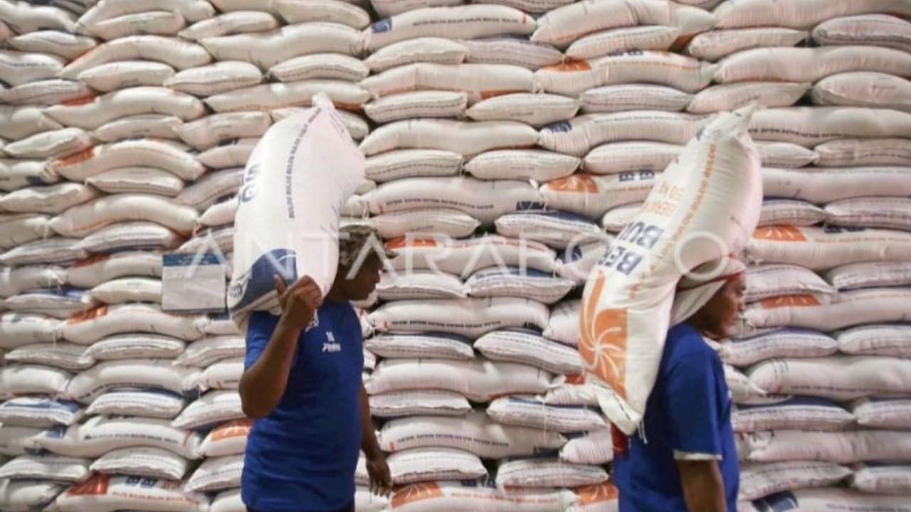 Perum Bulog Cabang Kotawaringin Timur menyiapkan operasi pasar murah untuk mencegah lonjakan harga beras selama Ramadhan,  mengantisipasi kenaikan harga pembelian pemerintah (HPP) dan penundaan penyaluran beras bantuan.