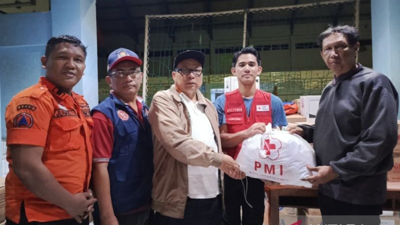 Korban Kebakaran Pondok Bambu Terima Bantuan dari Sudinsos Jaktim