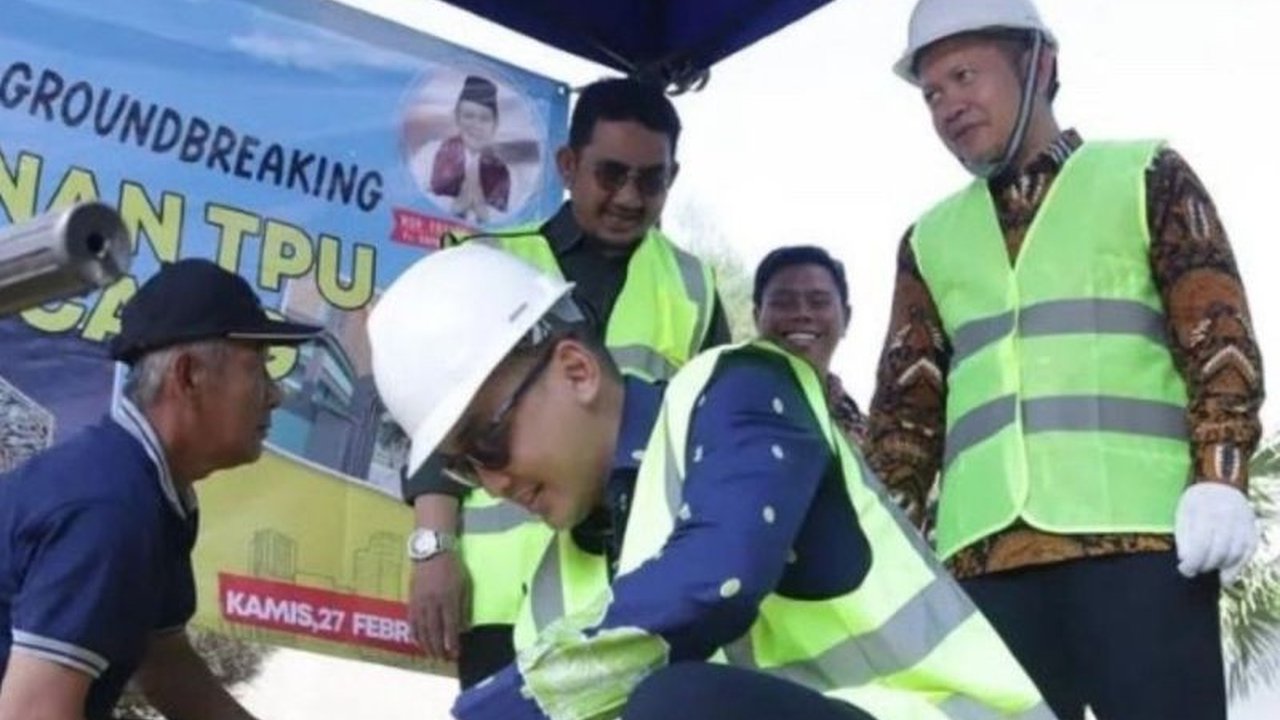 Pemerintah Kabupaten Kepulauan Seribu menata TPU Pulau Lancang di Pulau Pari untuk meningkatkan pelayanan pemakaman dan memberikan kenyamanan bagi masyarakat.