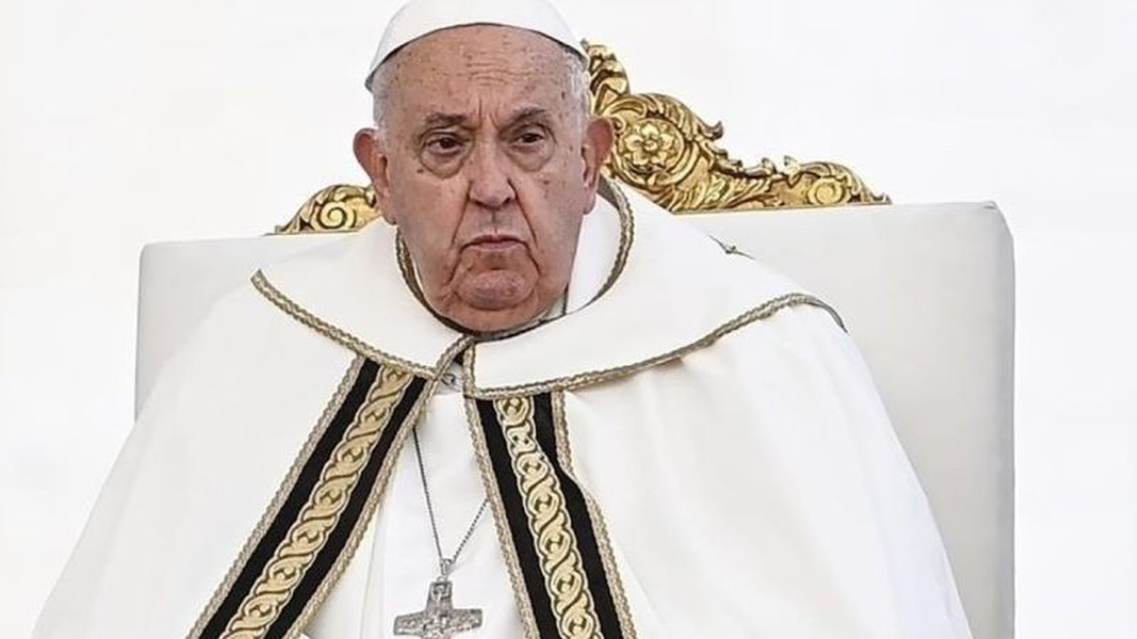 Setelah mengalami kejang bronkial dan perawatan pernapasan, Paus Fransiskus melewati malam dengan tenang di Rumah Sakit Gemelli, Roma, kondisi kesehatan menunjukkan perkembangan positif.