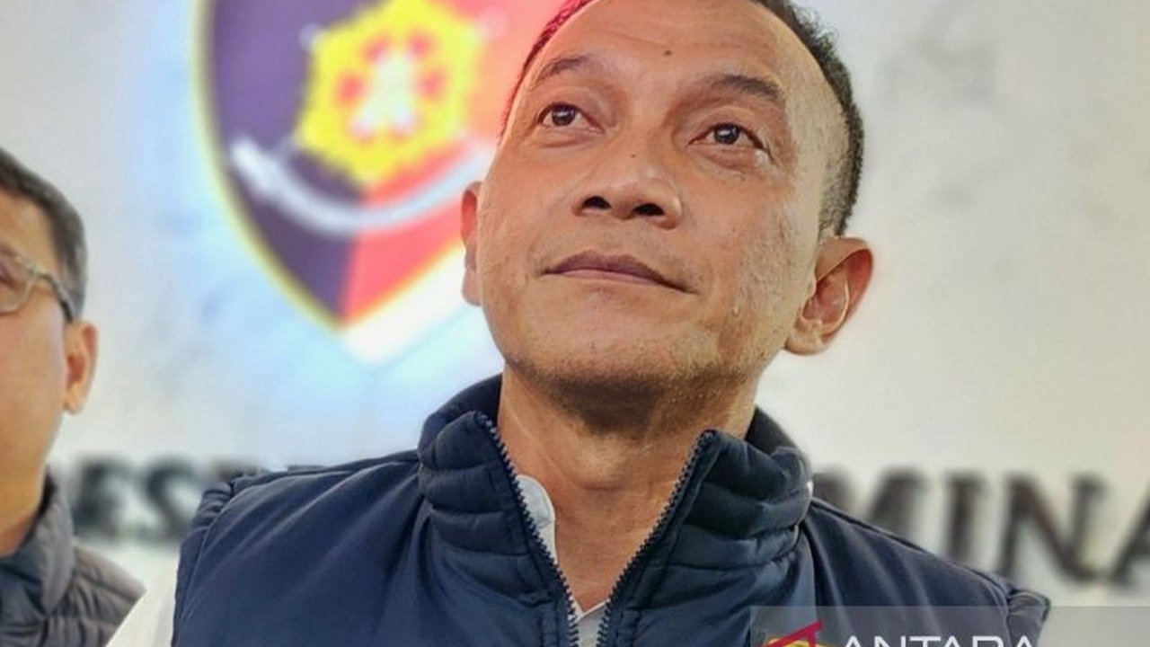 Polda Jawa Tengah menetapkan satu tersangka mucikari dalam kasus dugaan prostitusi di tempat karaoke Mansion KTV, Semarang;  20 saksi telah diperiksa, dan pihak berwenang menyelidiki izin tempat tersebut.