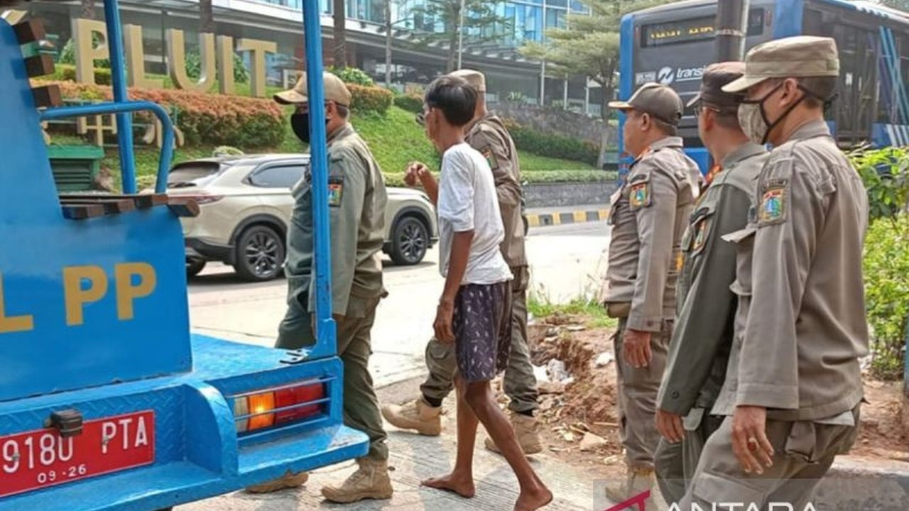 Satpol PP DKI Jakarta meningkatkan pengawasan dan sinergi dengan berbagai pihak untuk mencegah gangguan ketertiban selama Ramadhan dan Lebaran, termasuk mencegah konvoi dan memastikan kepatuhan usaha hiburan.