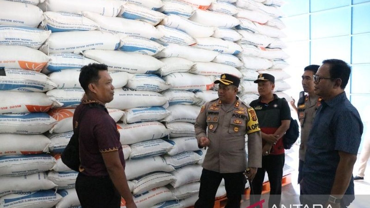 Kabupaten Penajam Paser Utara, Kalimantan Timur, memastikan ketersediaan bahan pokok aman hingga Idul Fitri, dengan stok beras impor dan lokal yang melimpah di gudang Bulog.