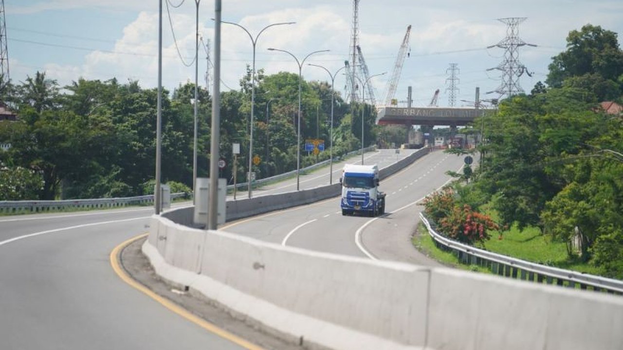 Menteri PU memastikan kesiapan infrastruktur Tol Tangerang-Merak dan jalan nasional di Banten untuk kelancaran arus mudik dan balik Lebaran 2025, dengan perbaikan jalan dan posko Lebaran yang terintegrasi.