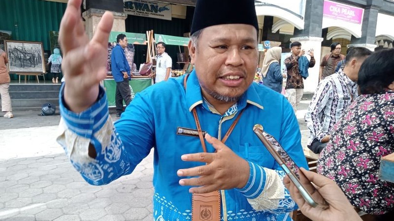 Pemerintah Kota Mataram menaikkan target retribusi sewa ruko di Mataram Craft Center (MCC) menjadi Rp150 juta per tahun, memicu protes dari para penyewa UMKM mutiara.
