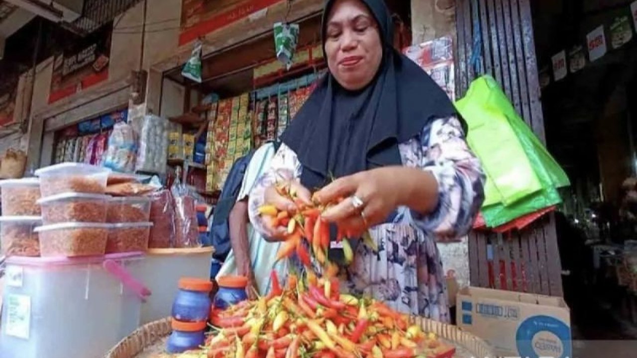 Badan Pusat Statistik (BPS) Kotawaringin Timur mendorong pemerintah daerah memperkuat stok komoditas penyumbang inflasi, terutama ayam, telur, beras, dan cabai rawit, guna mengendalikan harga menjelang hari besar keagamaan.