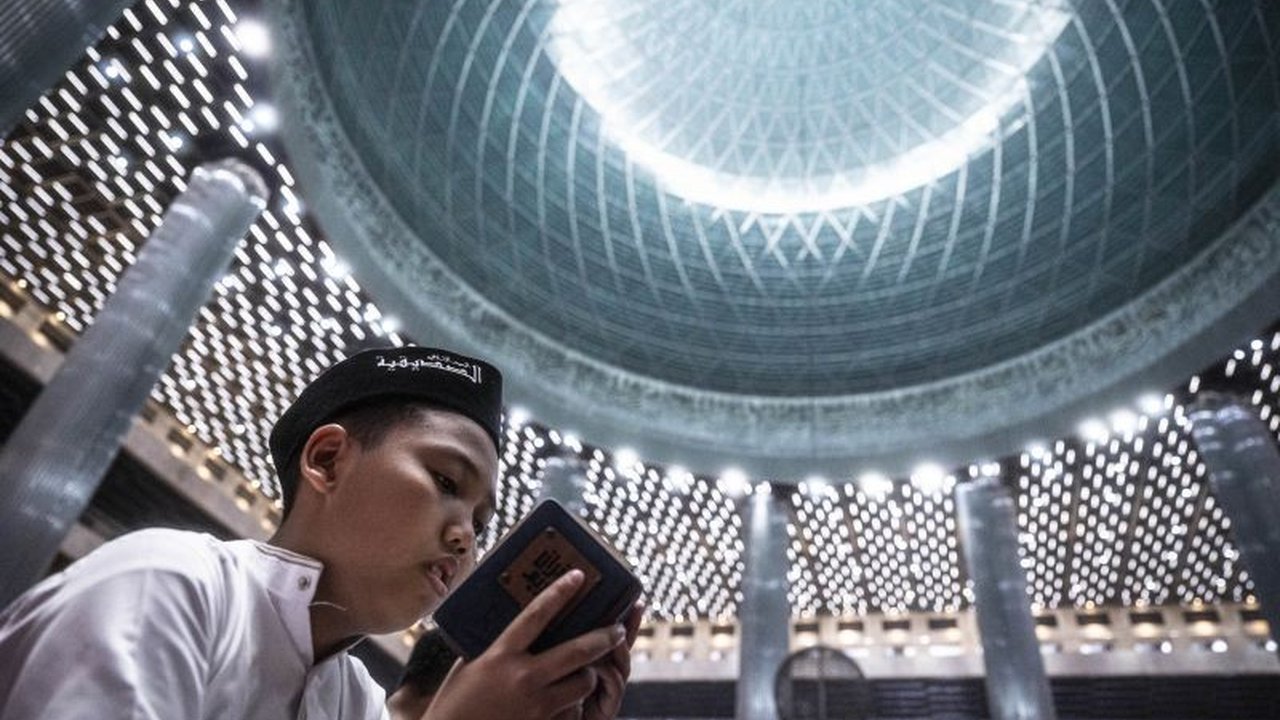 LD PWNU Jakarta menggelar sembilan program syiar Ramadhan 1446 H, mulai dari shalat Tarawih hingga silaturahmi akbar 1000 alumni, sebagai wujud pengabdian dan pendidikan.